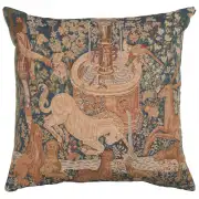 La Licorne a la Fontaine Cushion